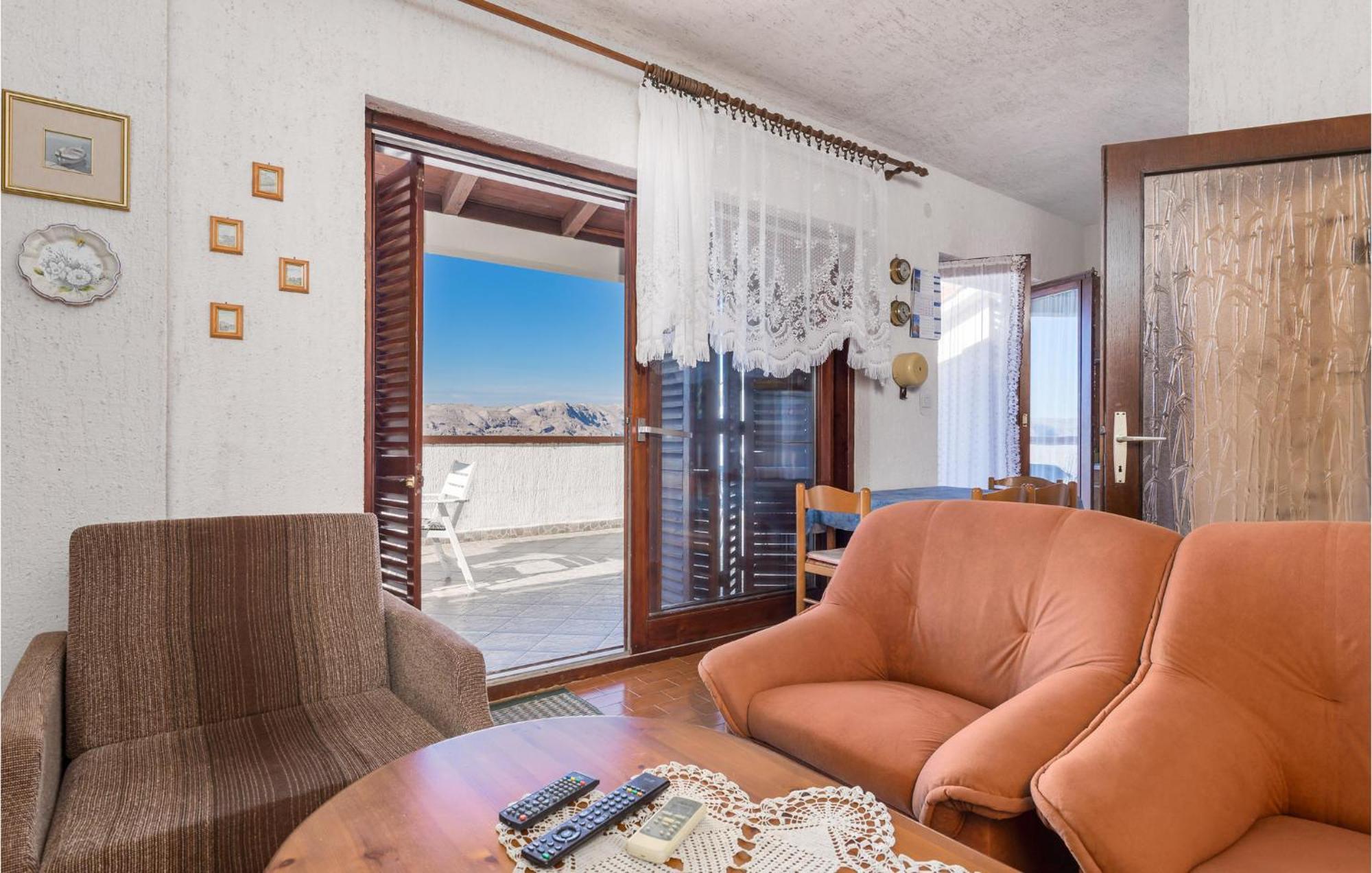 2 Bedroom Nice Apartment In Ябланац Экстерьер фото
