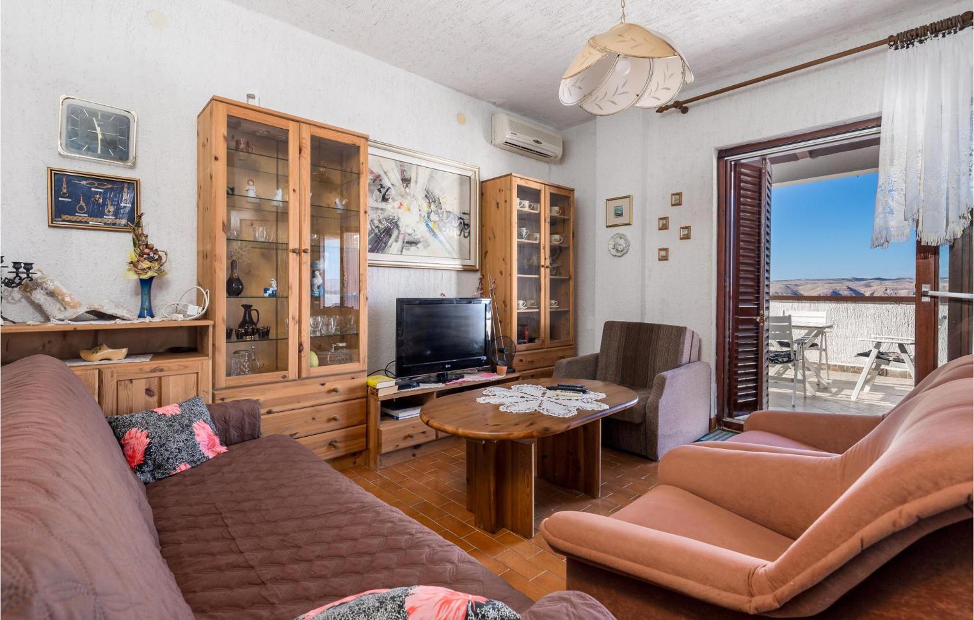 2 Bedroom Nice Apartment In Ябланац Экстерьер фото